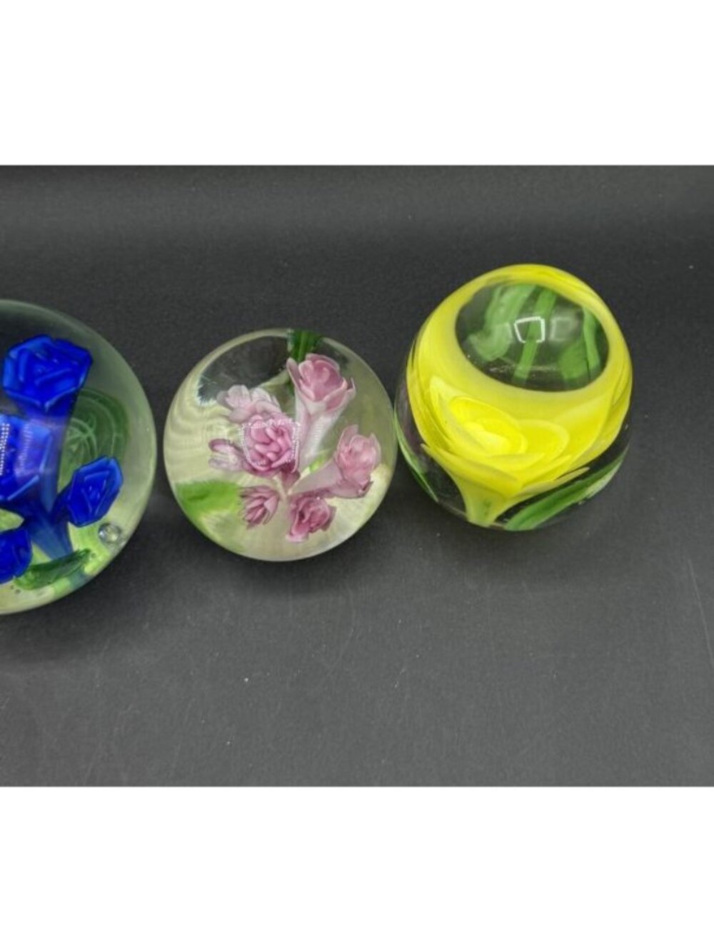 LOT 4 Art Glass Paperweights Yellow Blue Pink Flowers Mixed Sizes - Picture 7 of 14